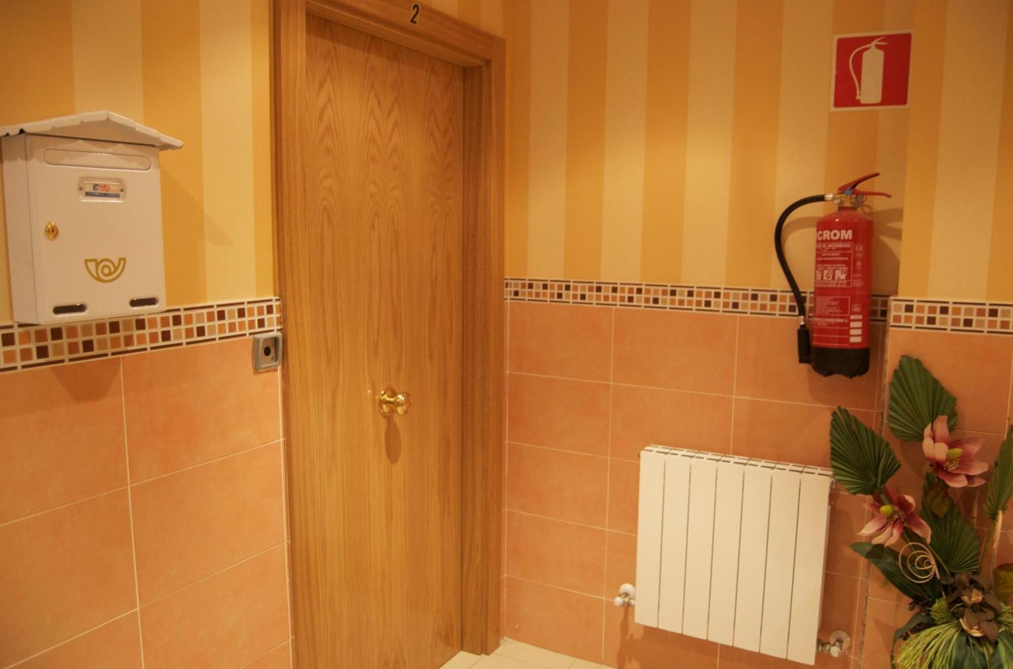 Pension Zorroza 1 Bilbao Exteriör bild